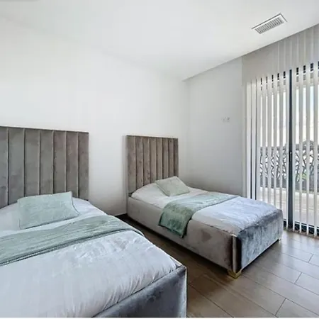 Villa Avec Piscine Privée *